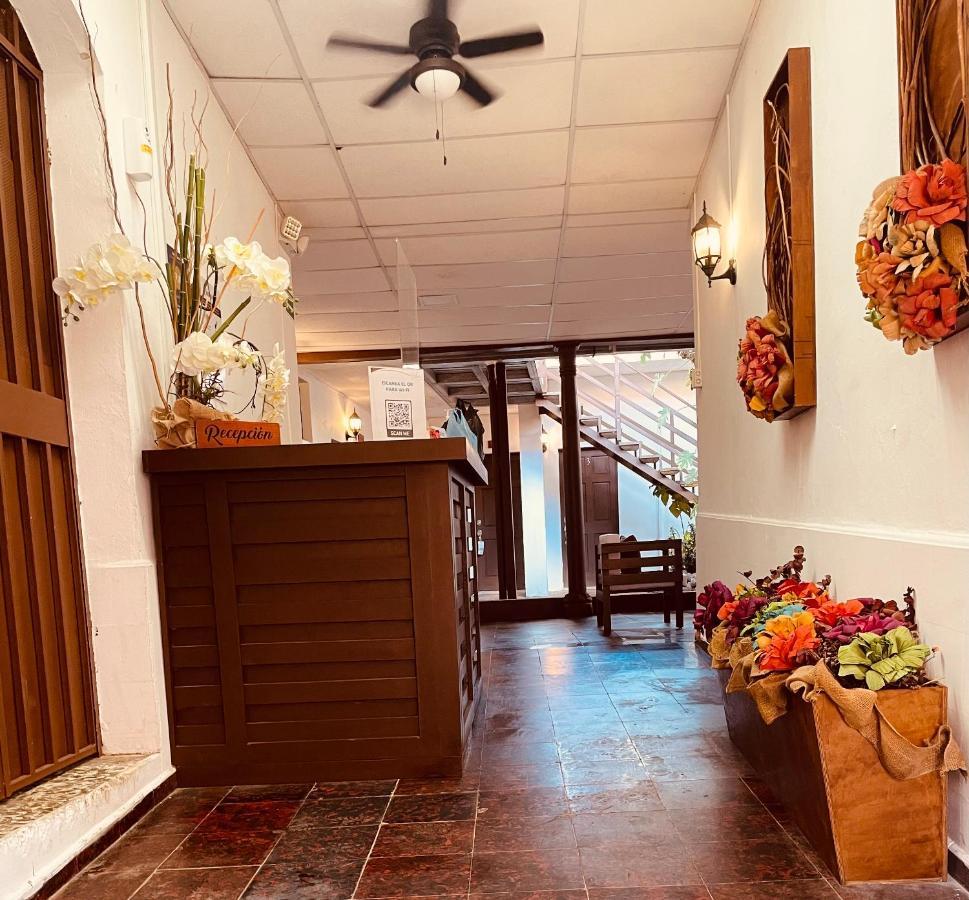 Casa Hotel Santa Lucia Suchitoto エクステリア 写真